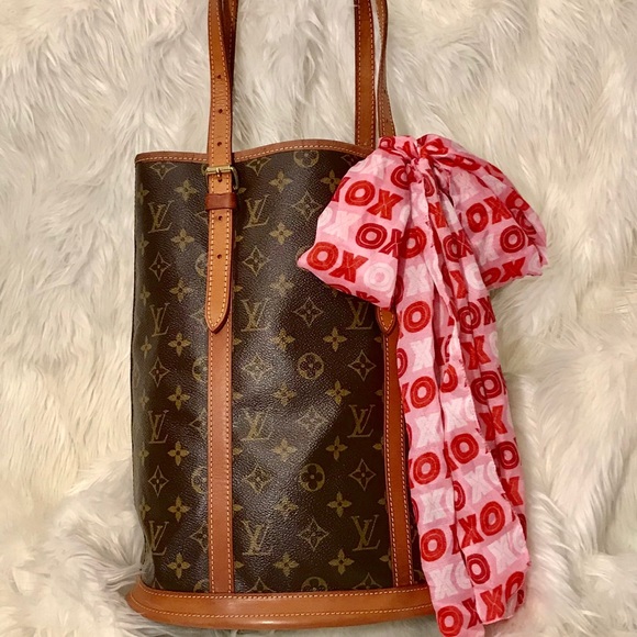 Louis Vuitton Handbags - 💕SALE💕 Louis Vuitton Monogram Bucket Bag GM